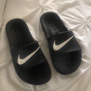 Boys Nike flip flop